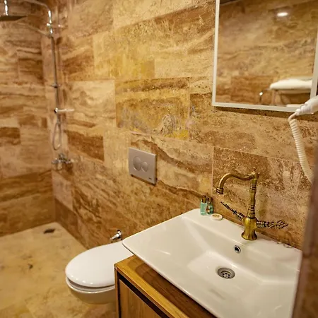 Senior Stone House Hotel *